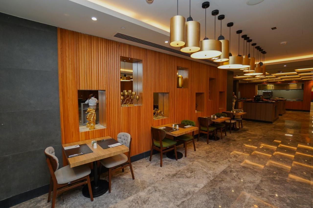 The Grand Lux Hotel Doha Exterior foto The interior of the restaurant