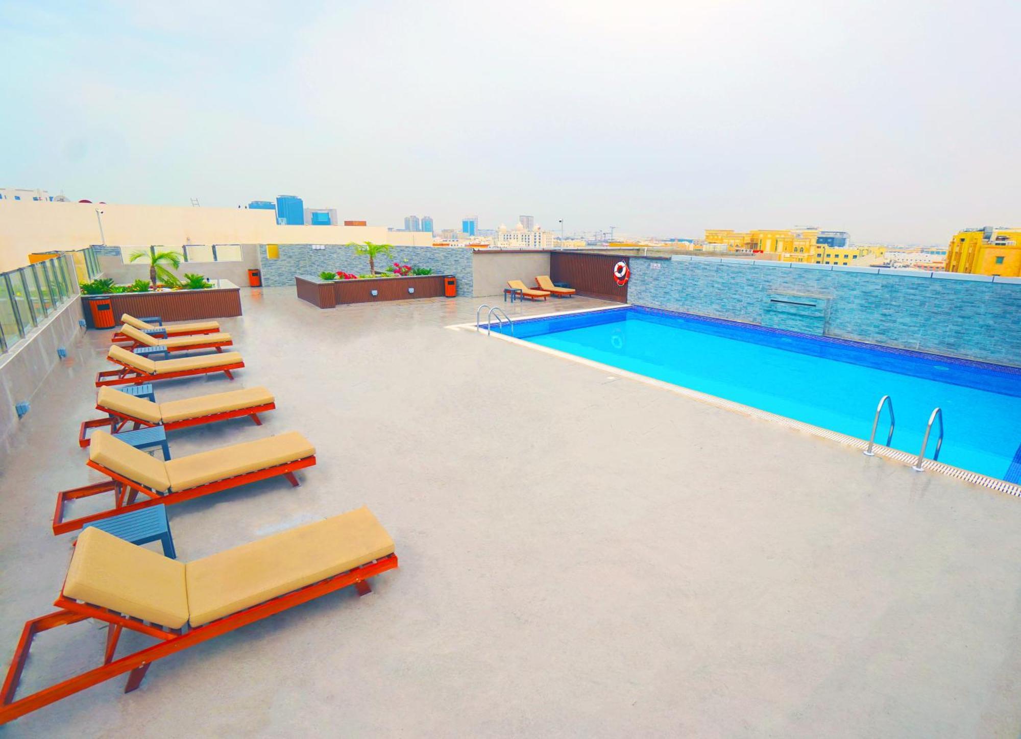 The Grand Lux Hotel Doha Exterior foto Rooftop pool at the hotel
